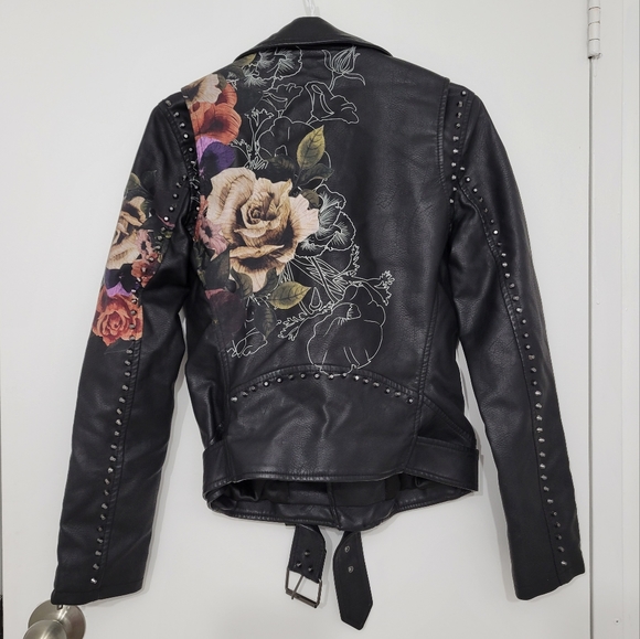 Blank NYC Love and Leave Faux Leather Jacket with Floral Print XS - Picture 8 of 15